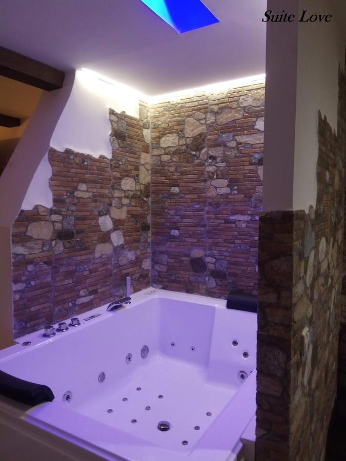 Suite Love Jacuzzi Uceda Exterior foto